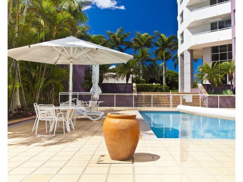 12 Commodore Drive, Southport QLD 4215
