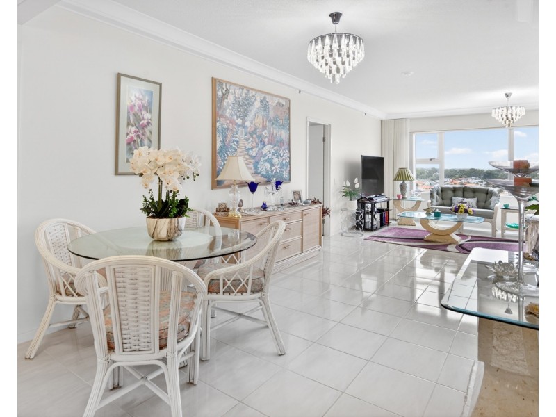 ID:3783432/12 Commodore Drive, Surfers Paradise QLD 4217