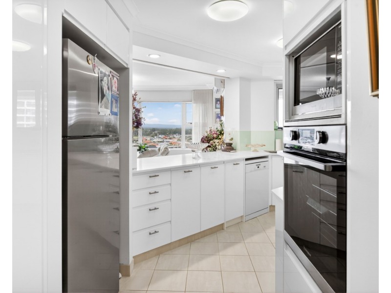 ID:3783432/12 Commodore Drive, Surfers Paradise QLD 4217
