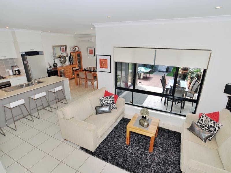 16 Surbiton Court, Carindale QLD 4152