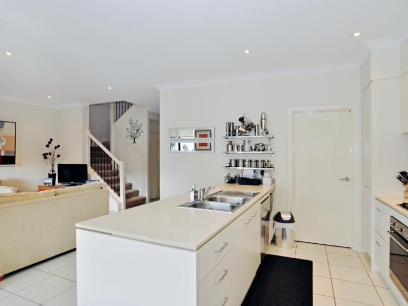 16 Surbiton Court, Carindale QLD 4152