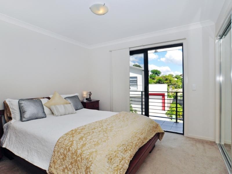 16 Surbiton Court, Carindale QLD 4152