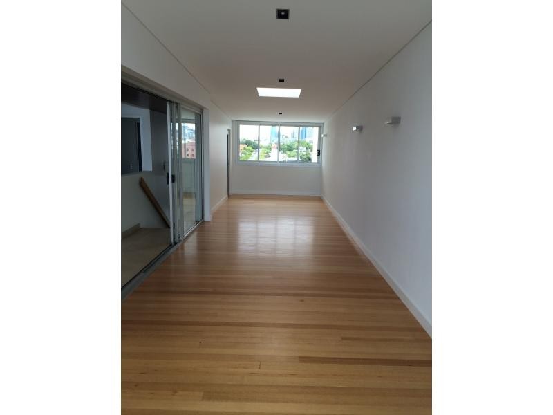 8 Skyring Terrace, Teneriffe QLD 4005