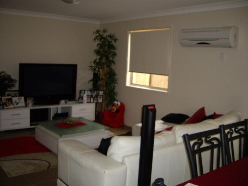 08 Johnston Street, Carina QLD 4152