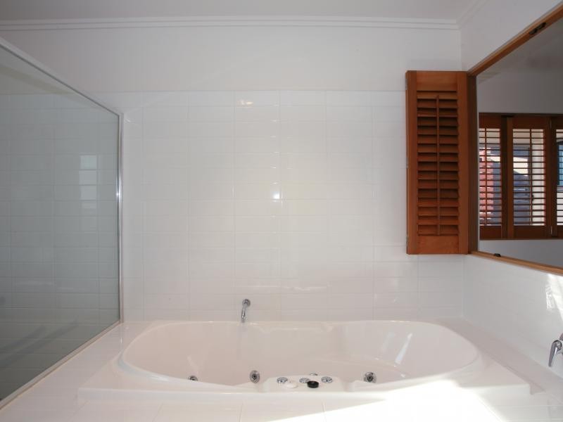 80 Moolyyir Steet, Urangan QLD 4655