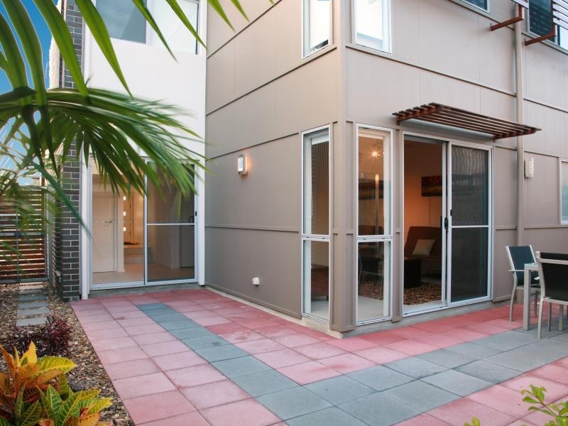 80 Moolyyir Steet, Urangan QLD 4655