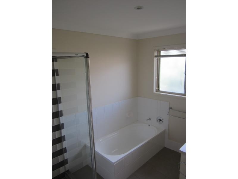 24 Johnston Street, Carina QLD 4152