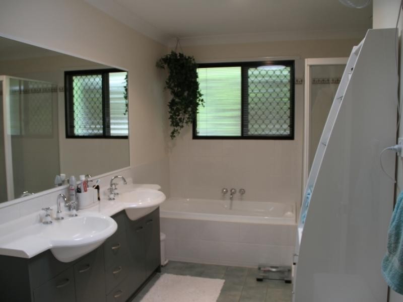 110 Scrub Rd, Carindale QLD 4152