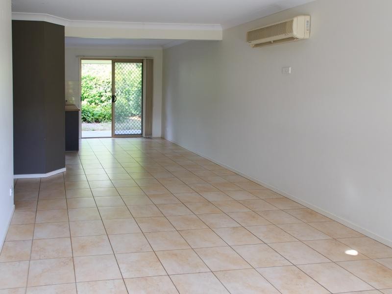 8 Earnshaw Street, Calamvale QLD 4116
