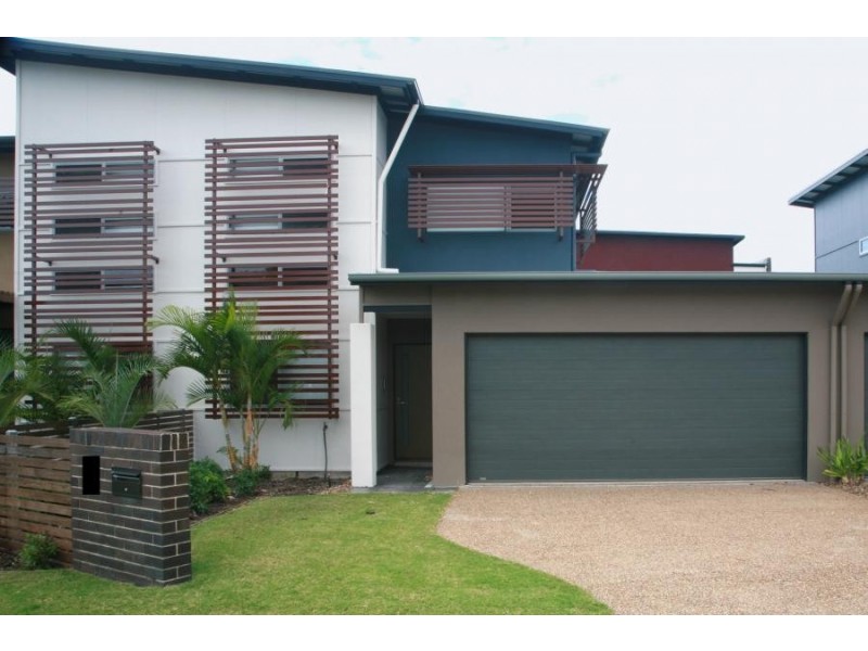 80 Moolyyir Steet, Urangan QLD 4655