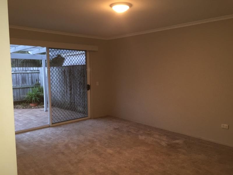 30 Meadowlands Rd, Carindale QLD 4152