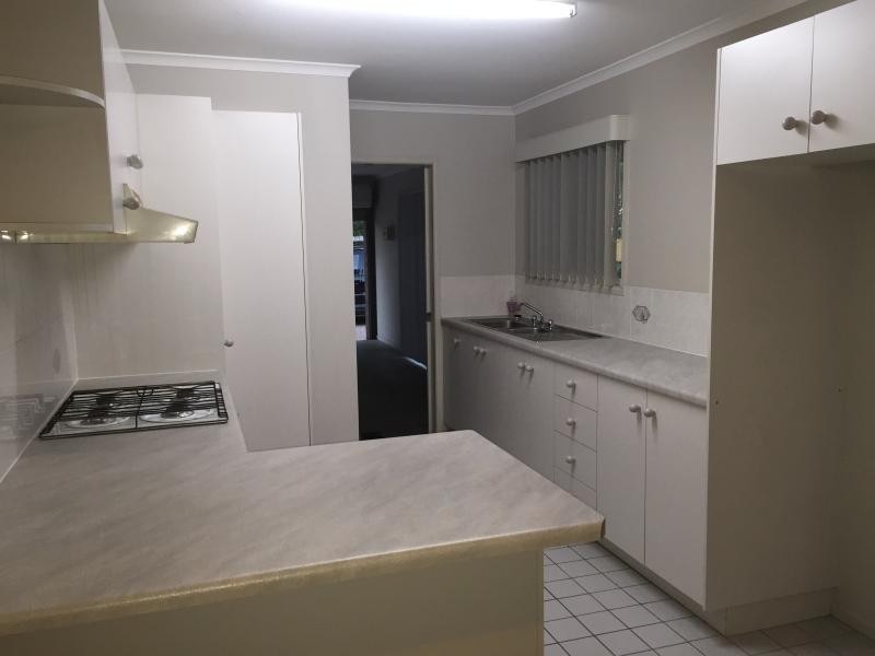 30 Meadowlands Rd, Carindale QLD 4152