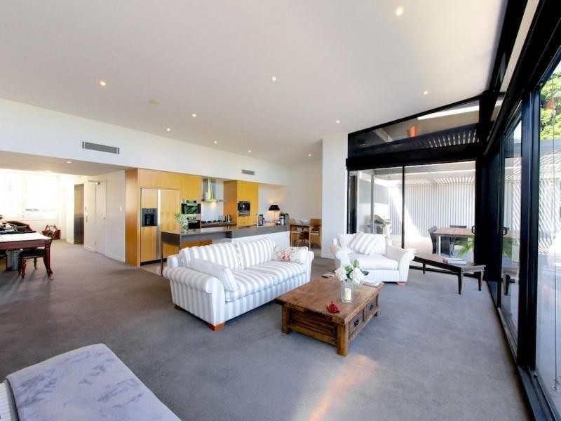 10 Pidgeon Close, West End QLD 4101