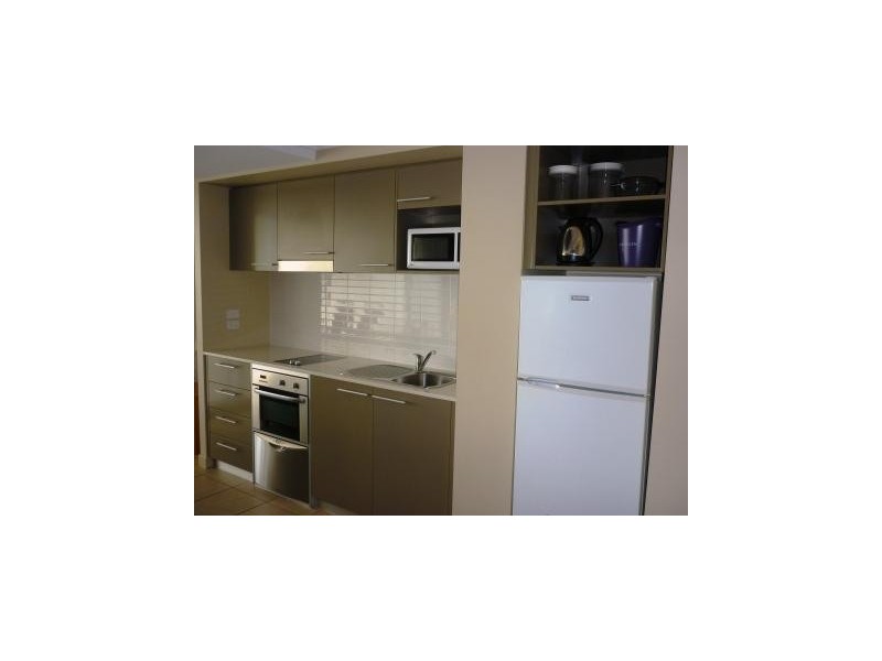 569 The Esplanade, Urangan QLD 4655