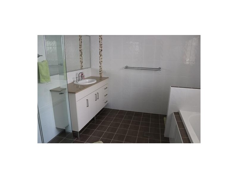 21 Flinders Street, Point Vernon QLD 4655