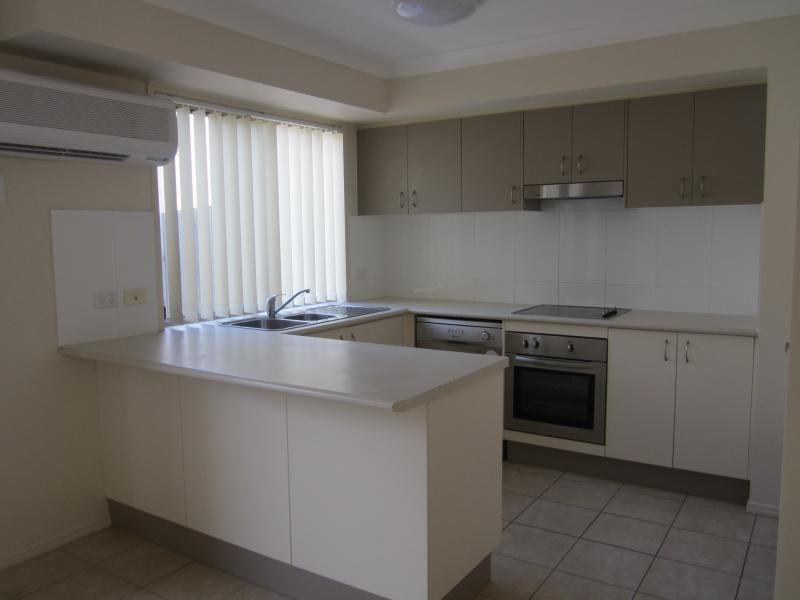 08 Johnston Street, Carina QLD 4152