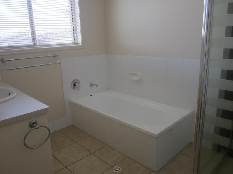 08 Johnston Street, Carina QLD 4152