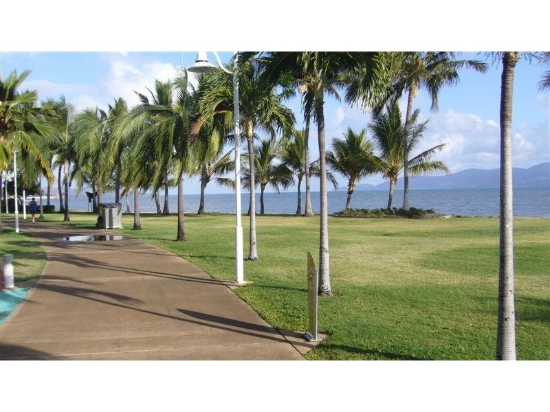 6/2105 Mariners Drive, Townsville City QLD 4810