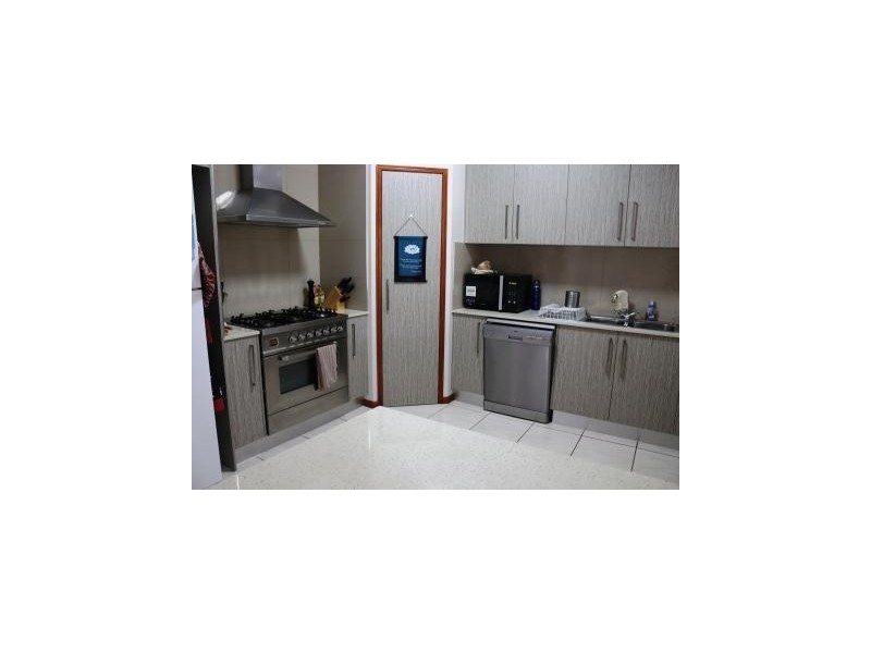 21 Flinders St, Point Vernon QLD 4655