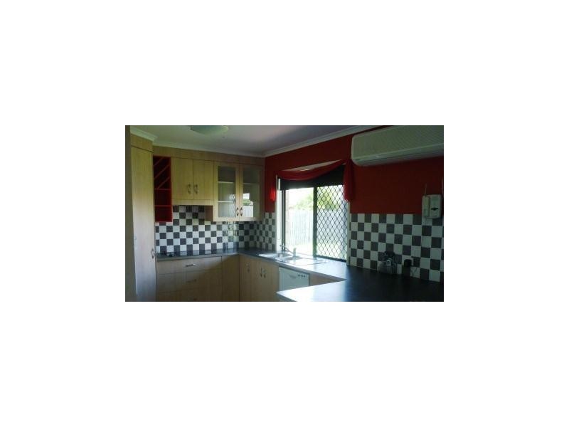 6 Wyuna Crt, Urangan QLD 4655