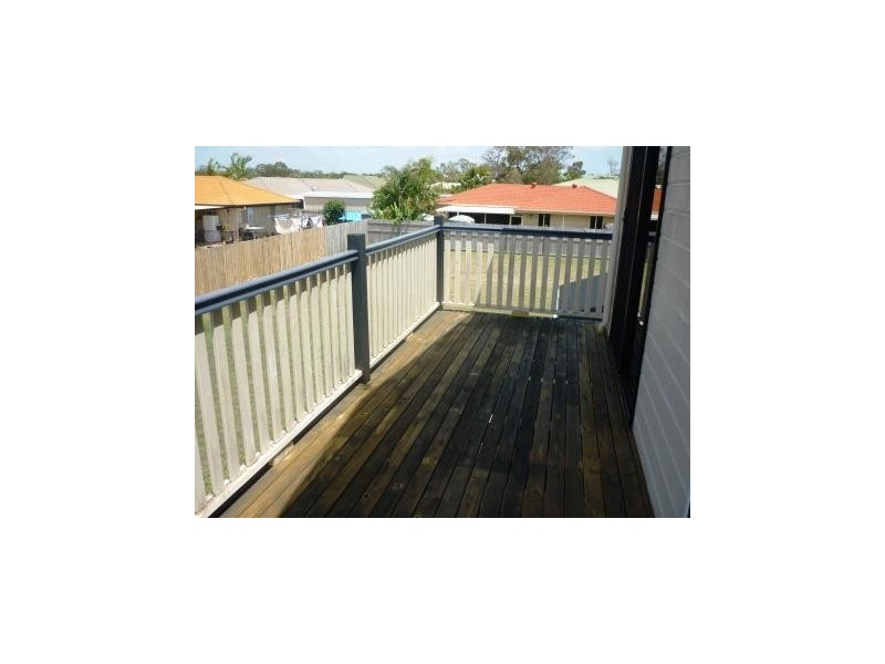 6 Wyuna Crt, Urangan QLD 4655
