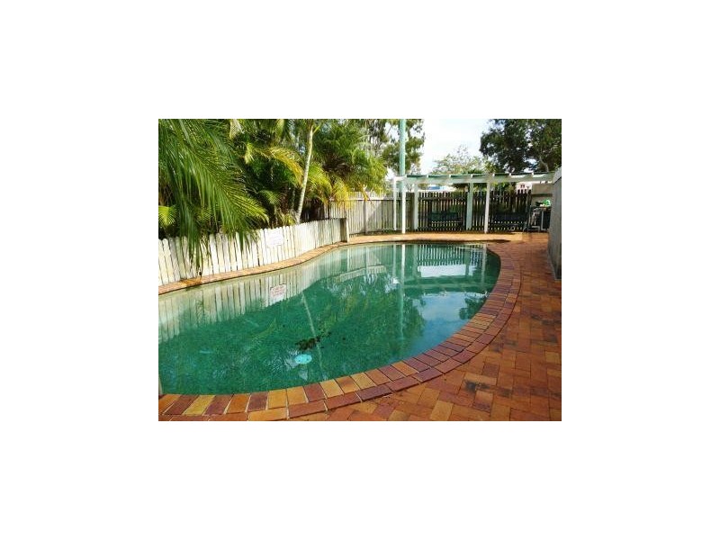 4 Pilot St, Urangan QLD 4655