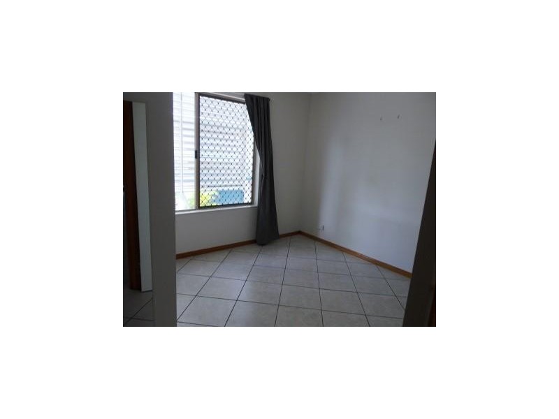 4 Pilot St, Urangan QLD 4655