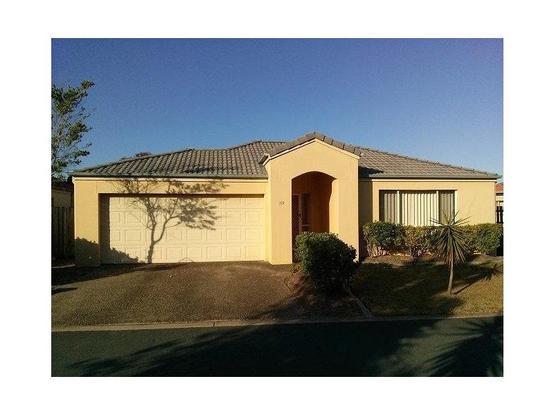 107 Arundel Drive, Arundel QLD 4214