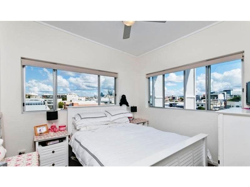 19 Master Street, Teneriffe QLD 4005