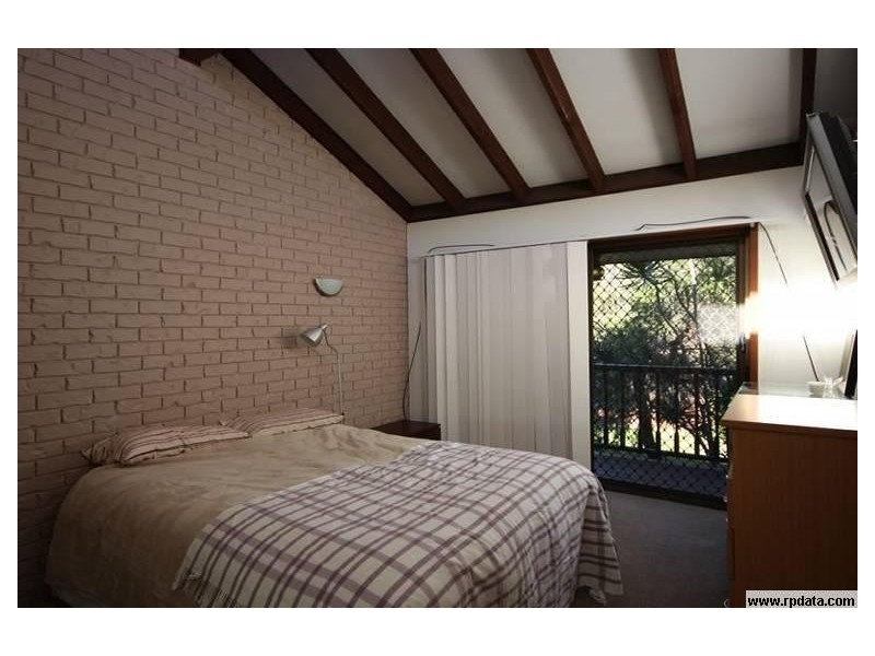 38 Barrett St, Robertson QLD 4109