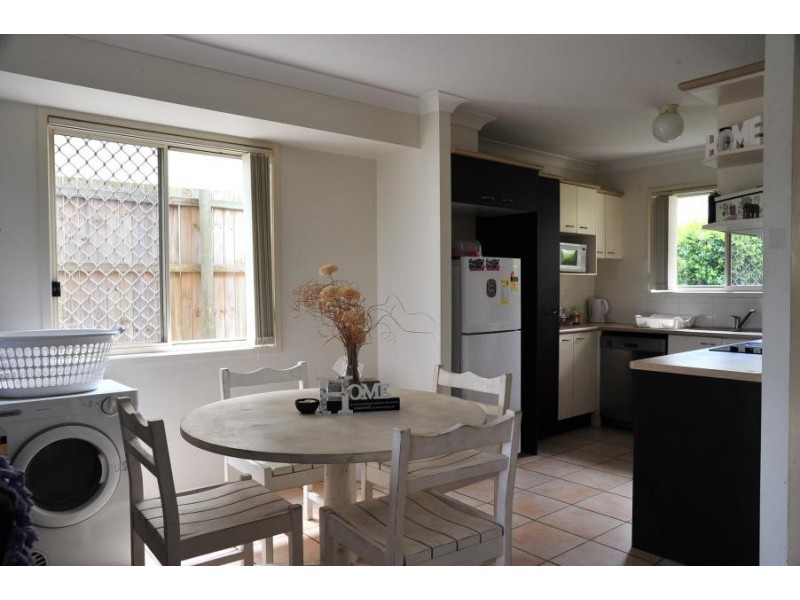 8 Earnshaw Street, Calamvale QLD 4116
