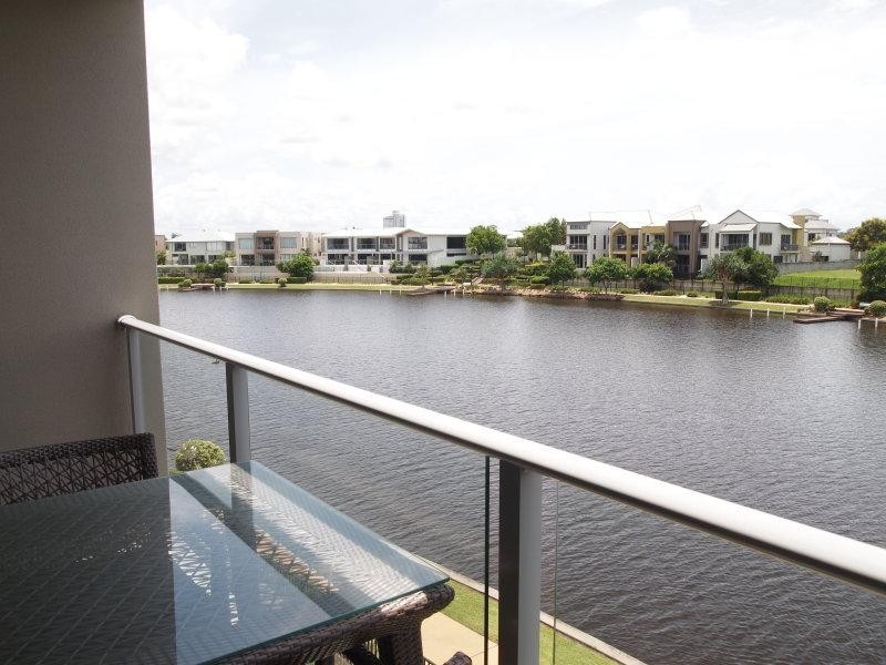 5036 Emerald Island Drive, Carrara QLD 4211