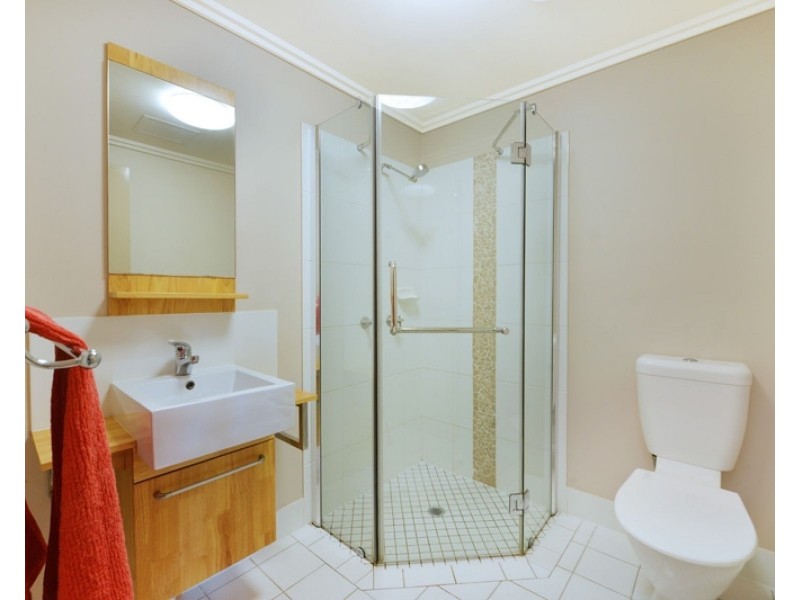 105/22 Ward Street, Mooroobool QLD 4870