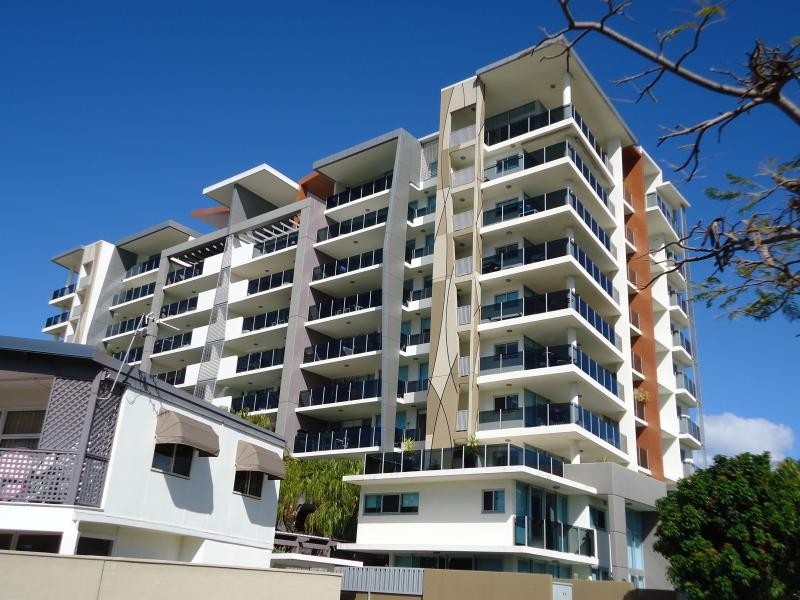53 Darrambal, Chevron Island QLD 4217