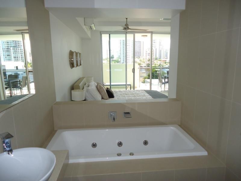 53 Darrambal, Chevron Island QLD 4217