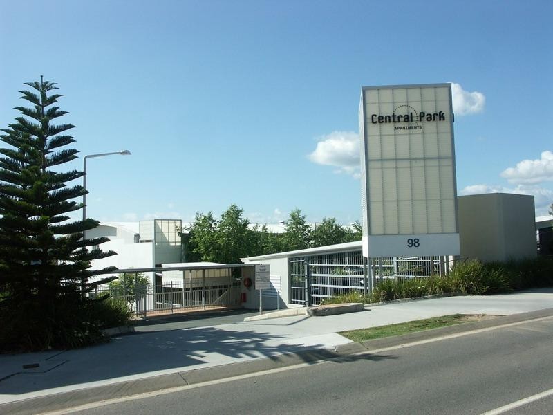 98 University Drive, Varsity Lakes QLD 4227