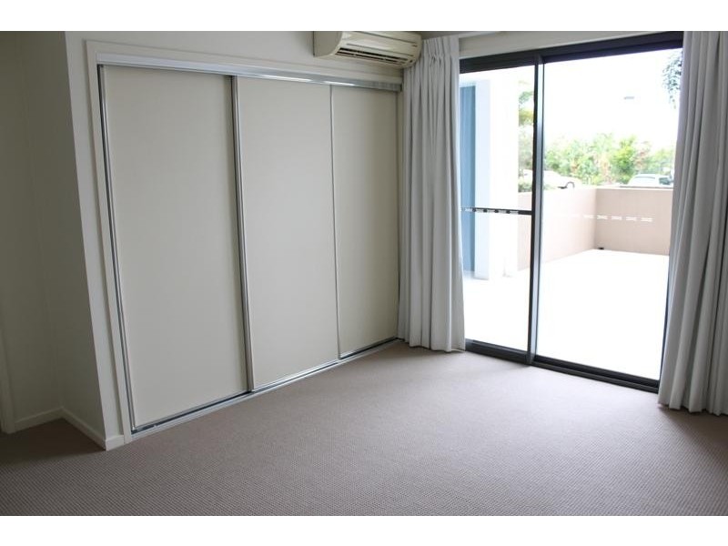 4 Grand Parade, Parrearra QLD 4575