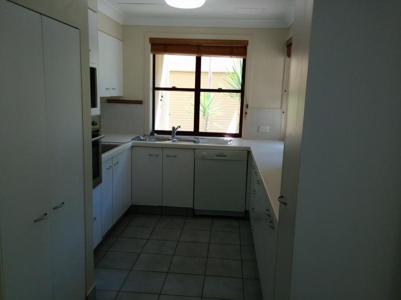 53 Woodroffe Avenue, Main Beach QLD 4217