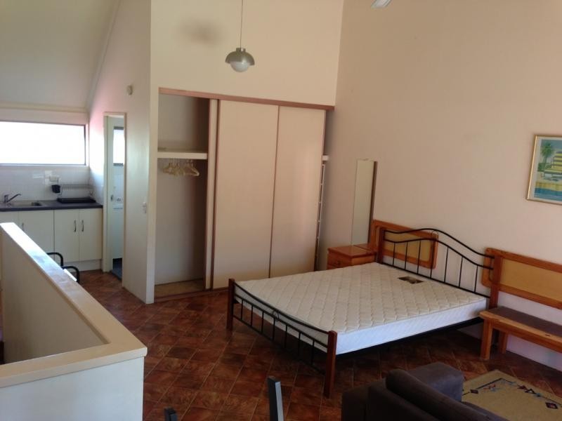 38 Enderley Ave, Surfers Paradise QLD 4217