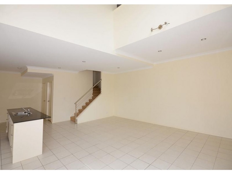 71 Elizabeth st, Urangan QLD 4655