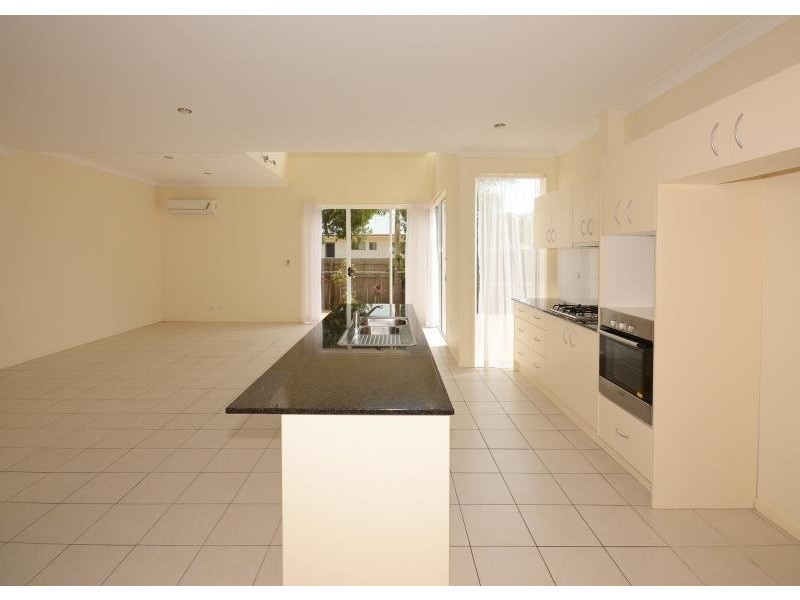 71 Elizabeth st, Urangan QLD 4655