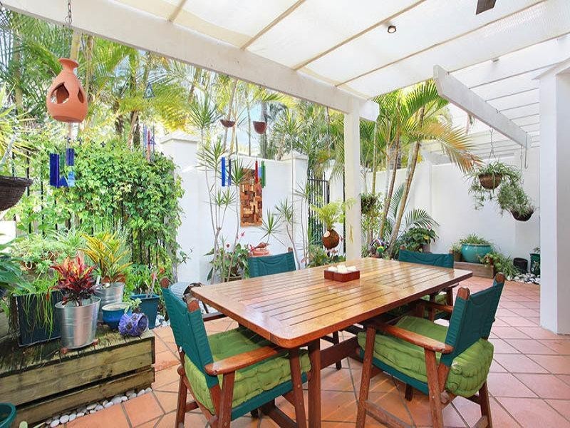 100 Cotlew Street, Southport QLD 4215