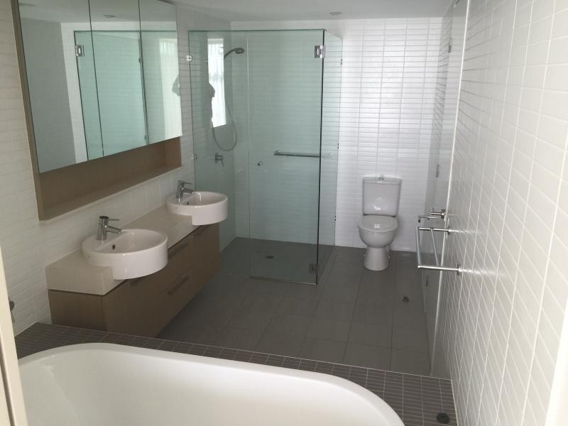 323 BAYVIEW STREET, Hollywell QLD 4216