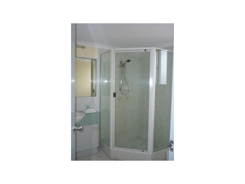 386 The Esplanade, Torquay QLD 4655