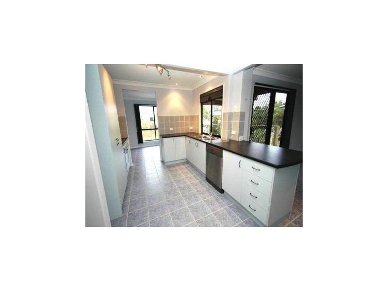 8 Guard Street, Urangan QLD 4655