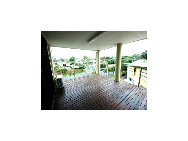 8 Guard Street, Urangan QLD 4655