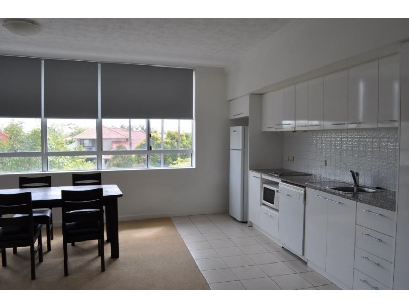 98 University Drive, Varsity Lakes QLD 4227