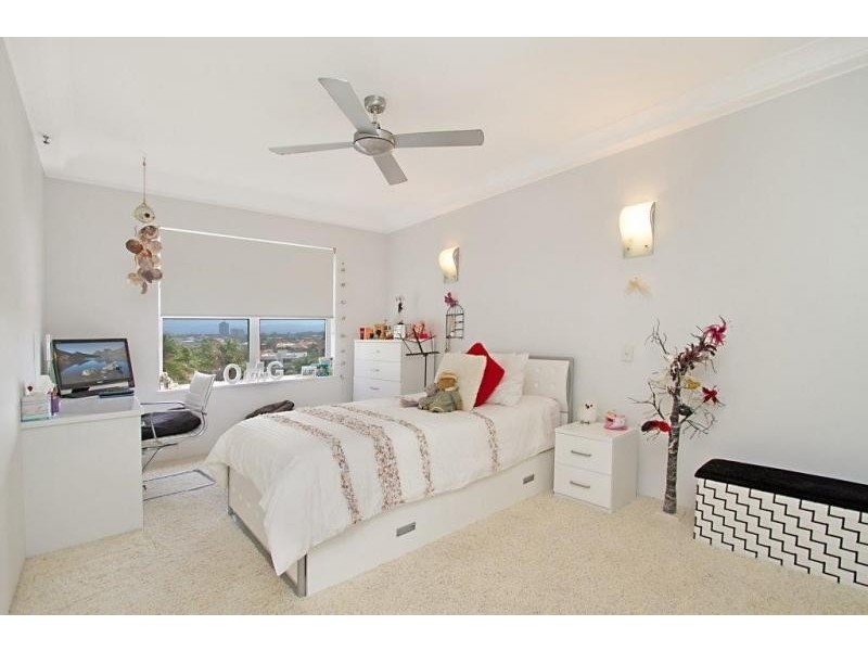 12 Commodore, Main Beach QLD 4217