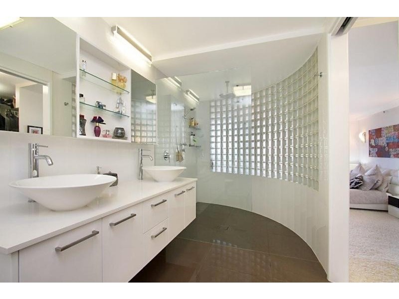 12 Commodore, Main Beach QLD 4217