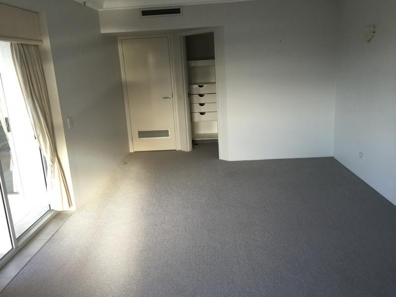 12 Commodore, Main Beach QLD 4217